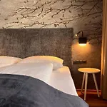 Schulhaus Tirol Casa de hóspedes 3*
