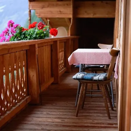 게스트하우스 Schulhaus Tirol 3*