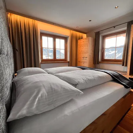 Schulhaus 3* Zellberg
