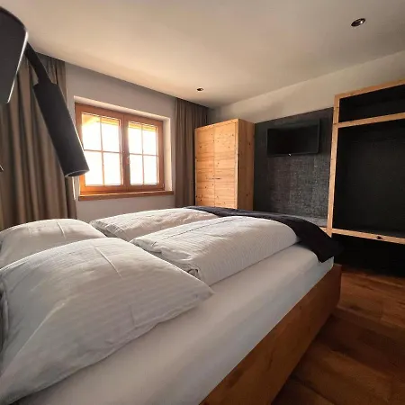 Schulhaus Tirol Pensión 3*