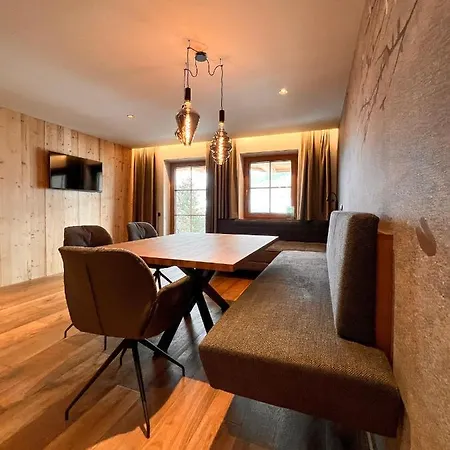 Schulhaus 3* Zellberg