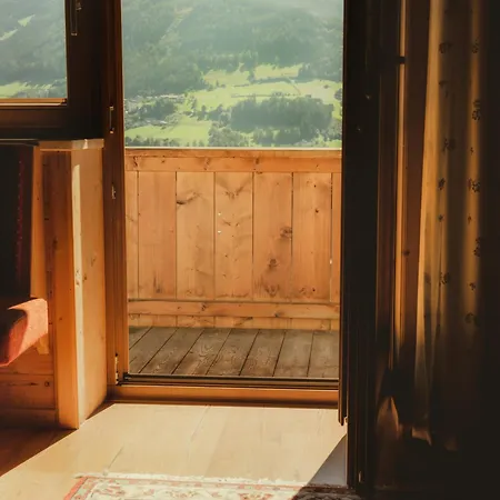 게스트하우스 Schulhaus Tirol