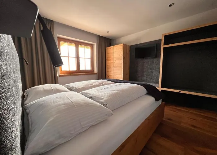 Schulhaus Tirol بيت ضيافة 3*