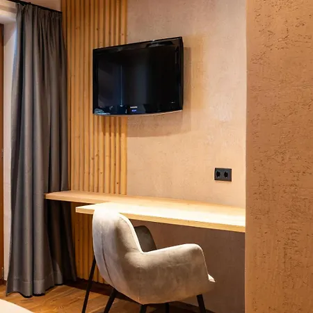 Schulhaus Tirol 3*