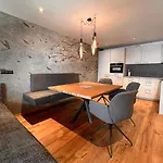 Schulhaus Tirol 3*
