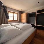 Schulhaus Tirol Guest house 3*