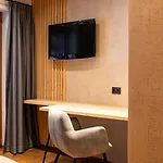 Schulhaus Tirol 3*