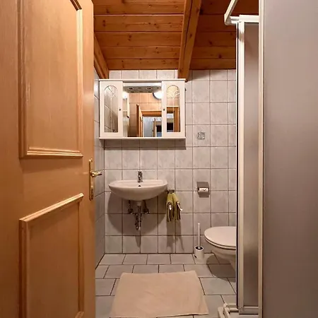Schulhaus Tirol Guest house *