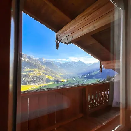 Schulhaus Tirol Guest house *