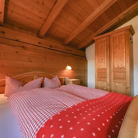 Schulhaus Tirol
