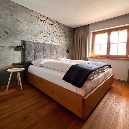 Schulhaus Tirol